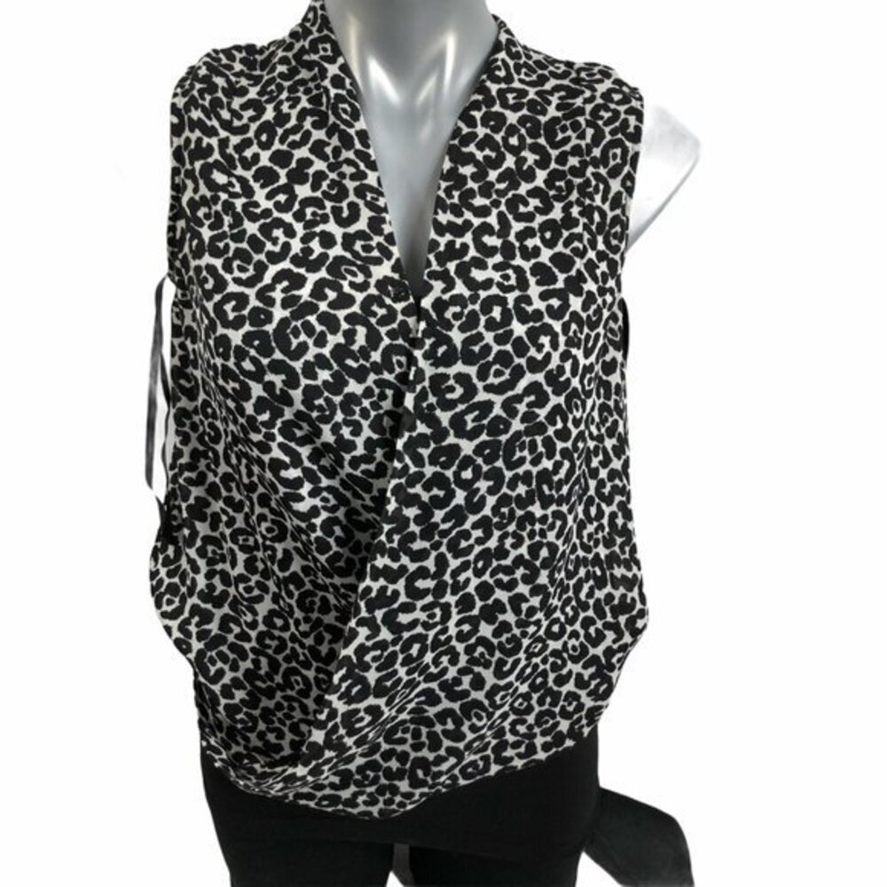 💥💥 SALE! 5 / $25 💥💥 Vince Camuto Leopard Print Surplice Smockeed Top